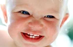  رشد کودک در سال اول زندگی (دندان در آوردن)