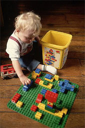 اسباب بازی های خانگی به کودک خلاقیت می دهد