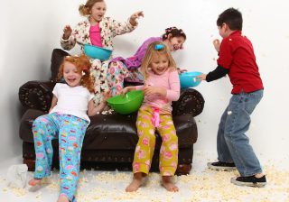  تغییر رفتار کودک (آداب مهمانی رفتن) ـ بخش هشتم