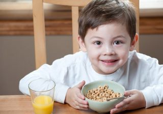  هفت توصیه برای صبحانه خوردن کوچولوها