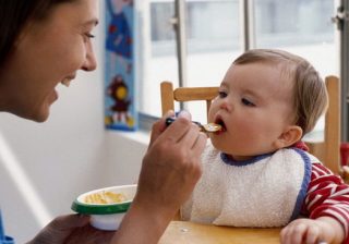  رعایت نکات مهم در غذا دادن به کودکان