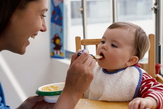 دانش غذا دادن به کودکان