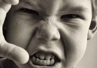  خشم کودکان؛ راه ها و درمان ها