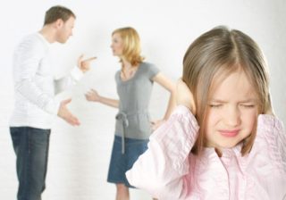  نتایج دعوای والدین در حضور فرزندان