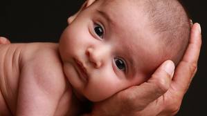  متخصصان قطع شیر مادر را به صلاح نوزاد نمی دانند