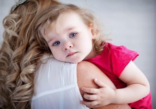  با اضطراب جدایی کودک چگونه برخورد کنیم؟